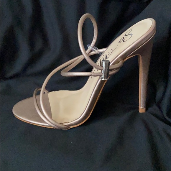 Heels - Picture 2 of 4